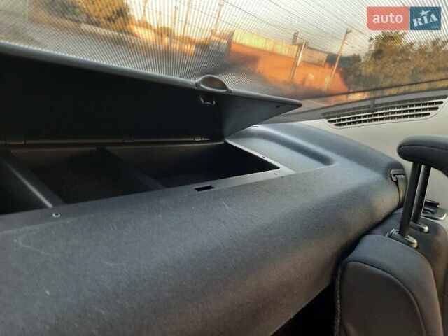 Красный Рено Меган, объемом двигателя 1.6 л и пробегом 167 тыс. км за 5900 $, фото 94 на Automoto.ua