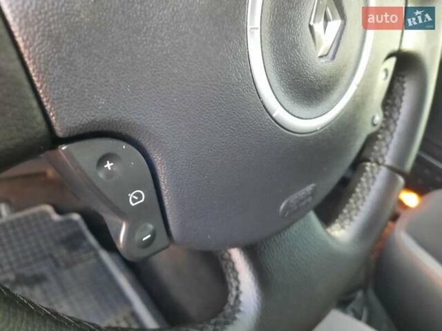 Красный Рено Меган, объемом двигателя 1.6 л и пробегом 167 тыс. км за 5900 $, фото 45 на Automoto.ua