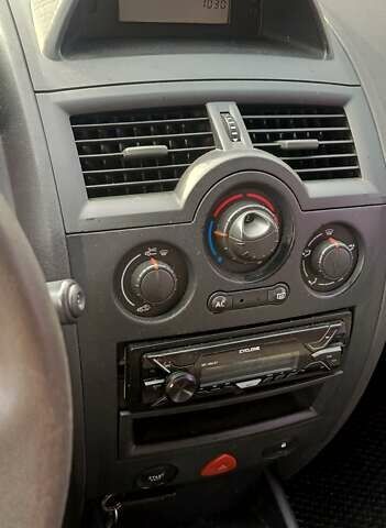 Червоний Рено Меган, об'ємом двигуна 1.39 л та пробігом 238 тис. км за 3500 $, фото 1 на Automoto.ua