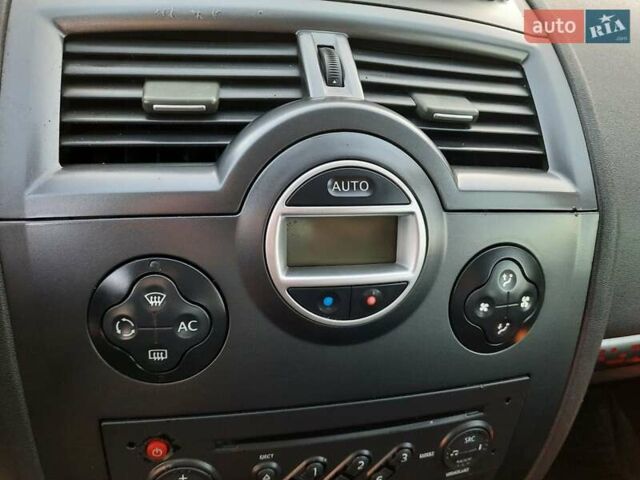 Красный Рено Меган, объемом двигателя 1.6 л и пробегом 167 тыс. км за 5900 $, фото 48 на Automoto.ua