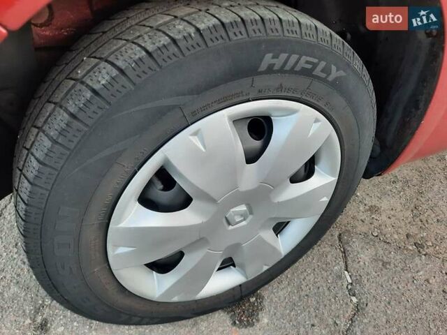 Красный Рено Меган, объемом двигателя 1.6 л и пробегом 167 тыс. км за 5900 $, фото 87 на Automoto.ua