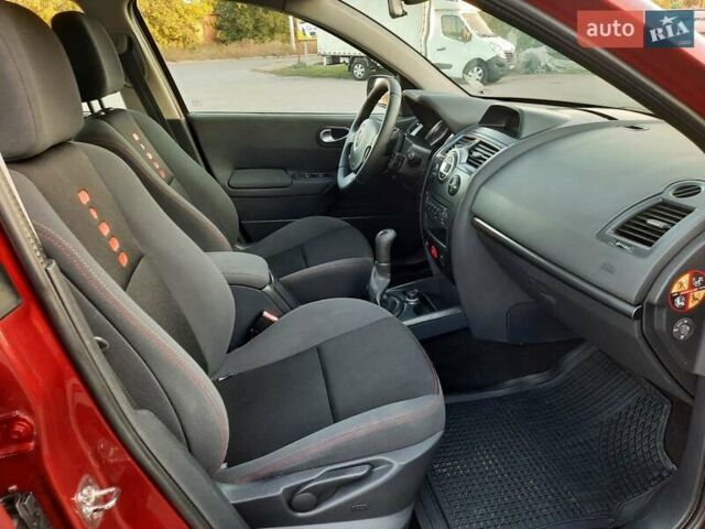 Красный Рено Меган, объемом двигателя 1.6 л и пробегом 167 тыс. км за 5900 $, фото 101 на Automoto.ua