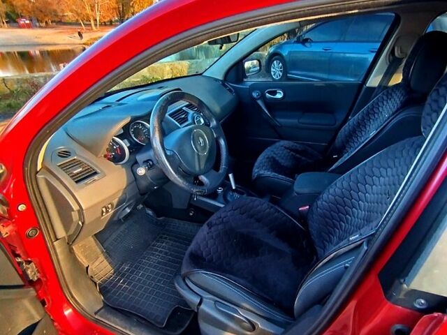 Красный Рено Меган, объемом двигателя 1.6 л и пробегом 189 тыс. км за 5800 $, фото 4 на Automoto.ua