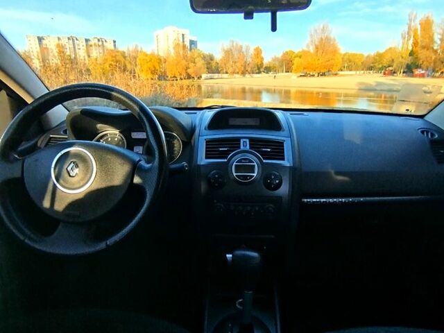 Красный Рено Меган, объемом двигателя 1.6 л и пробегом 189 тыс. км за 5800 $, фото 8 на Automoto.ua