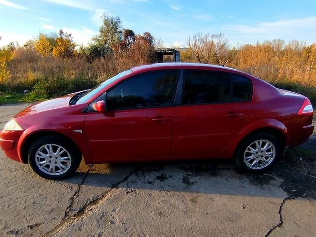 Красный Рено Меган, объемом двигателя 1.6 л и пробегом 189 тыс. км за 5800 $, фото 1 на Automoto.ua