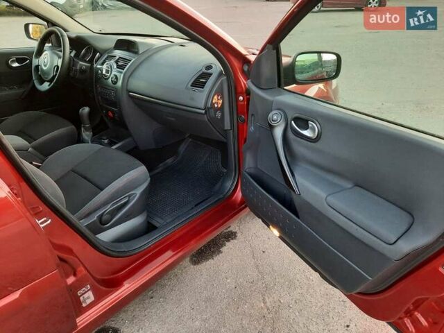 Красный Рено Меган, объемом двигателя 1.6 л и пробегом 167 тыс. км за 5900 $, фото 98 на Automoto.ua