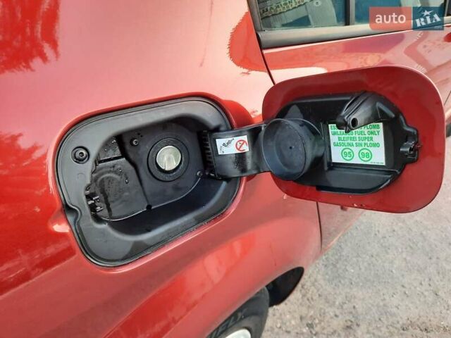 Красный Рено Меган, объемом двигателя 1.6 л и пробегом 167 тыс. км за 5900 $, фото 88 на Automoto.ua