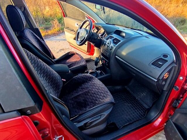 Красный Рено Меган, объемом двигателя 1.6 л и пробегом 189 тыс. км за 5800 $, фото 7 на Automoto.ua