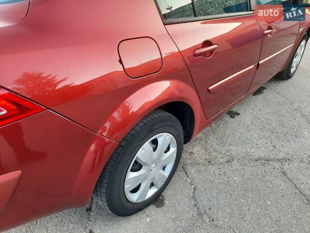 Красный Рено Меган, объемом двигателя 1.6 л и пробегом 167 тыс. км за 5900 $, фото 83 на Automoto.ua