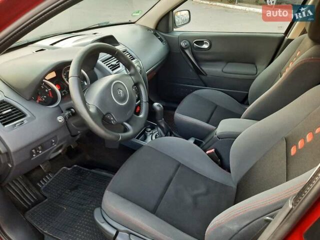 Красный Рено Меган, объемом двигателя 1.6 л и пробегом 167 тыс. км за 5900 $, фото 58 на Automoto.ua