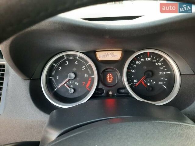 Красный Рено Меган, объемом двигателя 1.6 л и пробегом 167 тыс. км за 5900 $, фото 44 на Automoto.ua