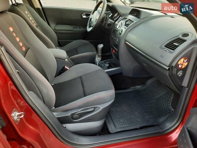 Красный Рено Меган, объемом двигателя 1.6 л и пробегом 167 тыс. км за 5900 $, фото 100 на Automoto.ua