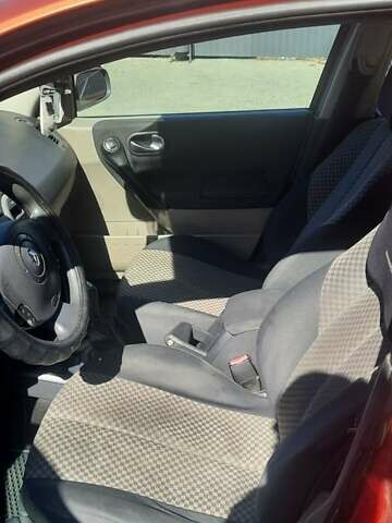 Рено Меган 2004 в Первомайск на Automoto.ua Красный Рено Меган, объемом двигателя 1.6 л и пробегом 257 тыс. км за 4750 $, фото 11 на Automoto.ua