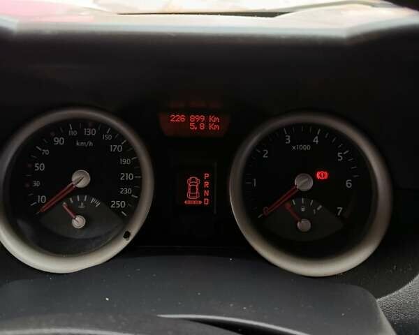 Красный Рено Меган, объемом двигателя 1.6 л и пробегом 230 тыс. км за 4100 $, фото 1 на Automoto.ua