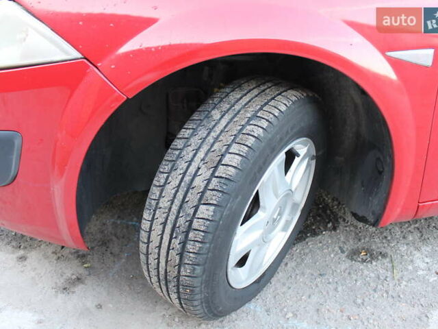 Красный Рено Меган, объемом двигателя 1.6 л и пробегом 254 тыс. км за 5200 $, фото 5 на Automoto.ua