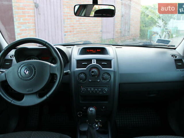 Красный Рено Меган, объемом двигателя 1.6 л и пробегом 254 тыс. км за 5200 $, фото 14 на Automoto.ua