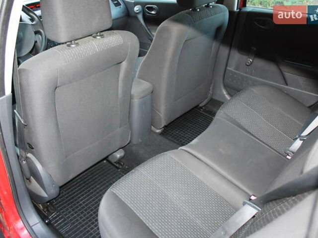 Красный Рено Меган, объемом двигателя 1.6 л и пробегом 254 тыс. км за 5200 $, фото 12 на Automoto.ua