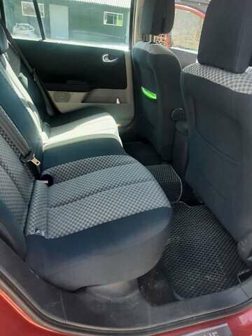 Рено Меган 2004 в Первомайск на Automoto.ua Красный Рено Меган, объемом двигателя 1.6 л и пробегом 257 тыс. км за 4750 $, фото 17 на Automoto.ua