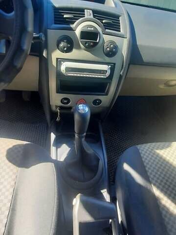 Рено Меган 2004 в Первомайск на Automoto.ua Красный Рено Меган, объемом двигателя 1.6 л и пробегом 257 тыс. км за 4750 $, фото 4 на Automoto.ua