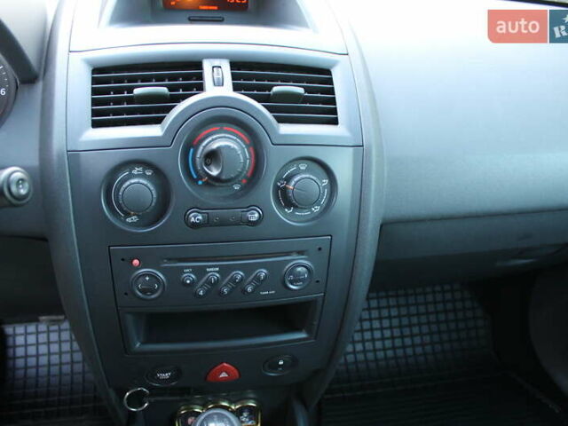 Красный Рено Меган, объемом двигателя 1.6 л и пробегом 254 тыс. км за 5200 $, фото 11 на Automoto.ua