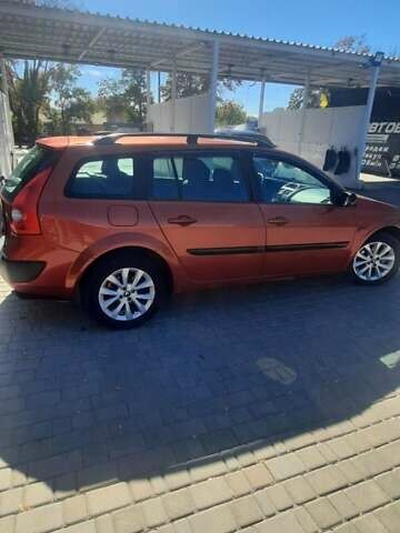 Рено Меган 2004 в Первомайск на Automoto.ua Красный Рено Меган, объемом двигателя 1.6 л и пробегом 257 тыс. км за 4750 $, фото 5 на Automoto.ua