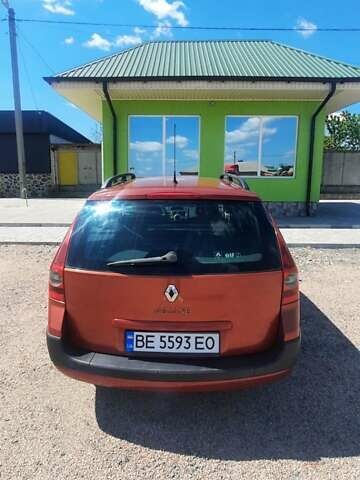 Рено Меган 2004 в Первомайск на Automoto.ua Красный Рено Меган, объемом двигателя 1.6 л и пробегом 257 тыс. км за 4750 $, фото 25 на Automoto.ua