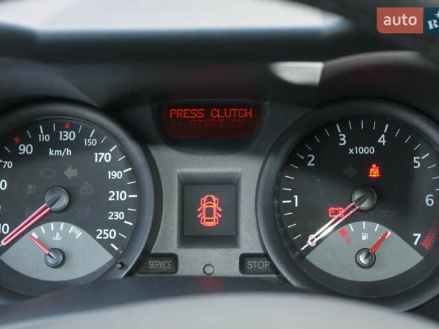 Красный Рено Меган, объемом двигателя 1.6 л и пробегом 254 тыс. км за 5200 $, фото 10 на Automoto.ua