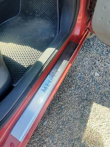 Рено Меган 2004 в Первомайск на Automoto.ua Красный Рено Меган, объемом двигателя 1.6 л и пробегом 257 тыс. км за 4750 $, фото 23 на Automoto.ua