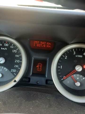 Рено Меган 2004 в Первомайск на Automoto.ua Красный Рено Меган, объемом двигателя 1.6 л и пробегом 257 тыс. км за 4750 $, фото 2 на Automoto.ua