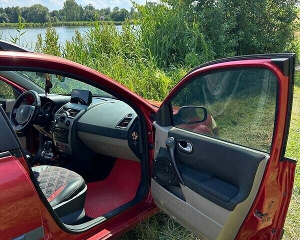 Красный Рено Меган, объемом двигателя 1.6 л и пробегом 305 тыс. км за 4300 $, фото 8 на Automoto.ua