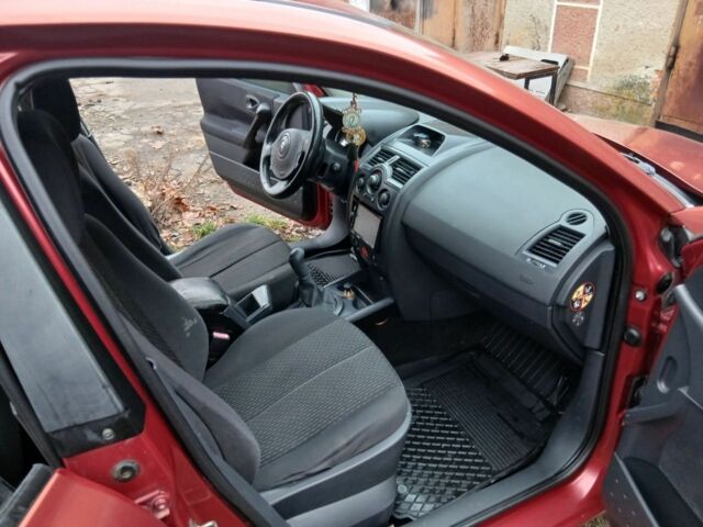 Красный Рено Меган, объемом двигателя 1.5 л и пробегом 312 тыс. км за 4050 $, фото 9 на Automoto.ua