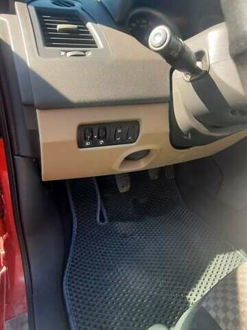 Рено Меган 2004 в Первомайск на Automoto.ua Красный Рено Меган, объемом двигателя 1.6 л и пробегом 257 тыс. км за 4750 $, фото 9 на Automoto.ua