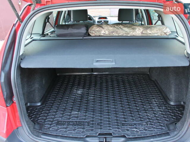 Красный Рено Меган, объемом двигателя 1.6 л и пробегом 254 тыс. км за 5200 $, фото 15 на Automoto.ua