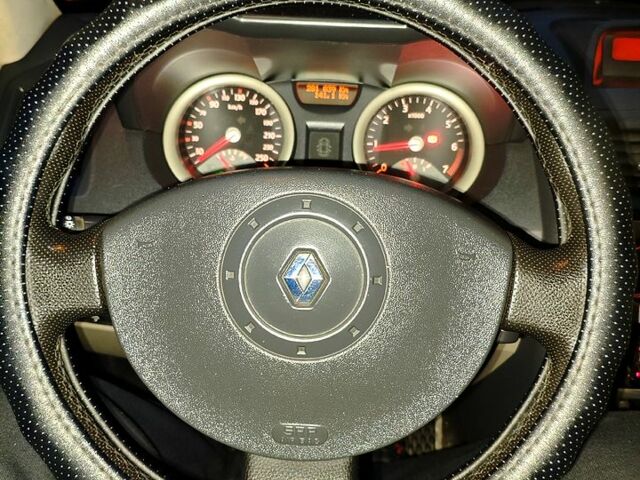 Червоний Рено Меган, об'ємом двигуна 1.6 л та пробігом 282 тис. км за 4600 $, фото 10 на Automoto.ua