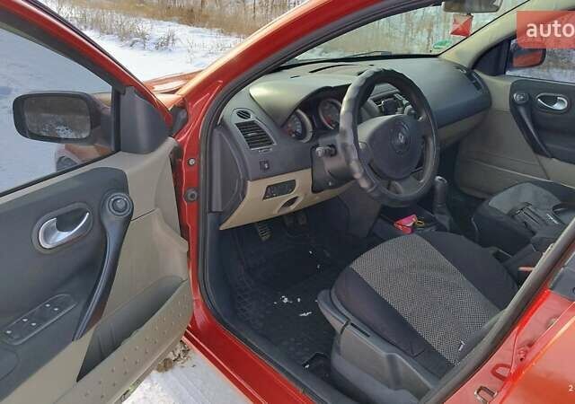Красный Рено Меган, объемом двигателя 1.6 л и пробегом 250 тыс. км за 4500 $, фото 18 на Automoto.ua