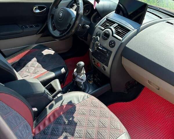 Красный Рено Меган, объемом двигателя 1.6 л и пробегом 305 тыс. км за 4300 $, фото 9 на Automoto.ua