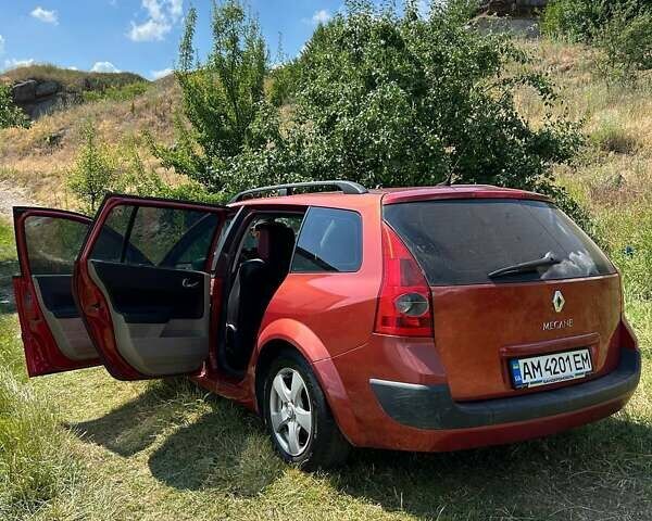 Красный Рено Меган, объемом двигателя 1.6 л и пробегом 305 тыс. км за 4300 $, фото 5 на Automoto.ua