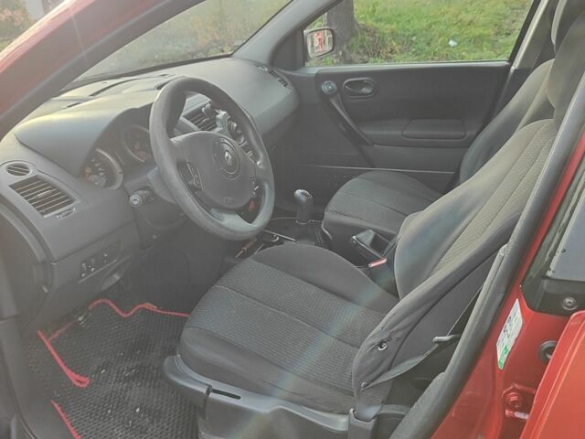 Красный Рено Меган, объемом двигателя 1.5 л и пробегом 345 тыс. км за 3000 $, фото 6 на Automoto.ua