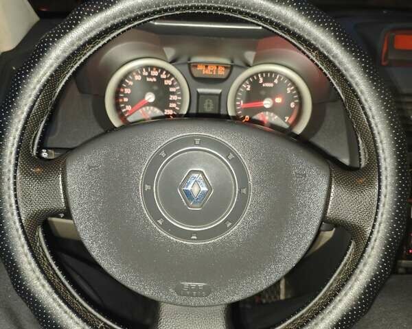 Красный Рено Меган, объемом двигателя 1.6 л и пробегом 282 тыс. км за 4600 $, фото 9 на Automoto.ua