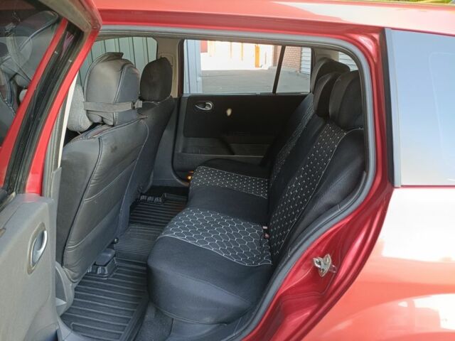 Рено Меган 2004 у Кропивницькому (Кіровограді) на Automoto.ua Червоний Рено Меган, об'ємом двигуна 2 л та пробігом 280 тис. км за 5600 $, фото 7 на Automoto.ua