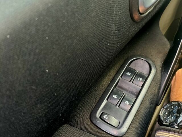 Червоний Рено Меган, об'ємом двигуна 1.6 л та пробігом 282 тис. км за 4600 $, фото 11 на Automoto.ua