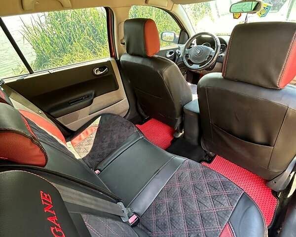 Красный Рено Меган, объемом двигателя 1.6 л и пробегом 305 тыс. км за 4300 $, фото 16 на Automoto.ua