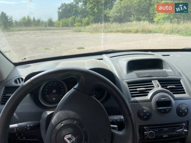 Красный Рено Меган, объемом двигателя 1.6 л и пробегом 180 тыс. км за 4800 $, фото 11 на Automoto.ua