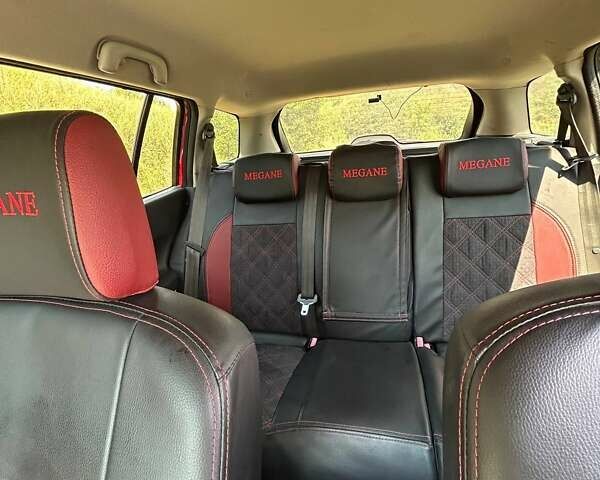 Красный Рено Меган, объемом двигателя 1.6 л и пробегом 305 тыс. км за 4300 $, фото 13 на Automoto.ua