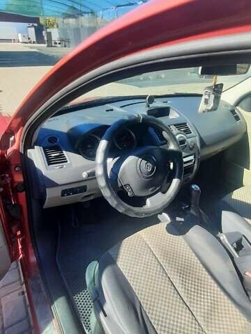 Рено Меган 2004 в Первомайск на Automoto.ua Красный Рено Меган, объемом двигателя 1.6 л и пробегом 257 тыс. км за 4750 $, фото 3 на Automoto.ua