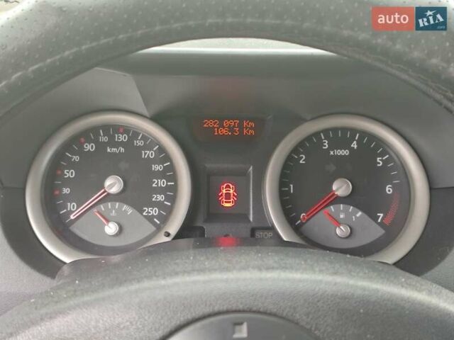 Красный Рено Меган, объемом двигателя 1.6 л и пробегом 282 тыс. км за 4600 $, фото 10 на Automoto.ua