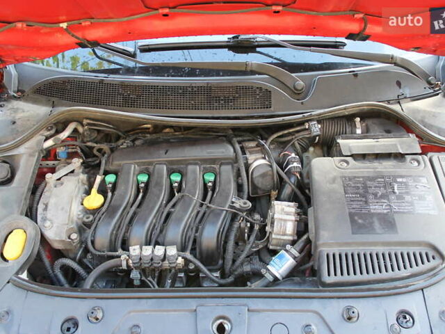 Красный Рено Меган, объемом двигателя 1.6 л и пробегом 254 тыс. км за 5200 $, фото 17 на Automoto.ua