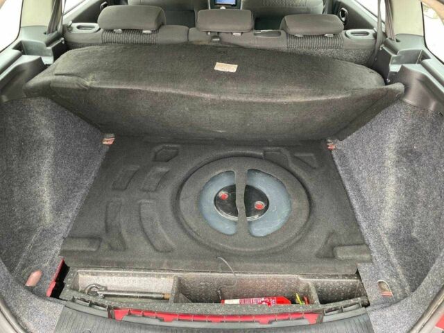 Красный Рено Меган, объемом двигателя 1.6 л и пробегом 249 тыс. км за 3699 $, фото 15 на Automoto.ua