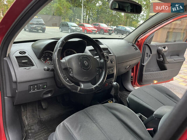 Красный Рено Меган, объемом двигателя 1.6 л и пробегом 215 тыс. км за 4000 $, фото 21 на Automoto.ua