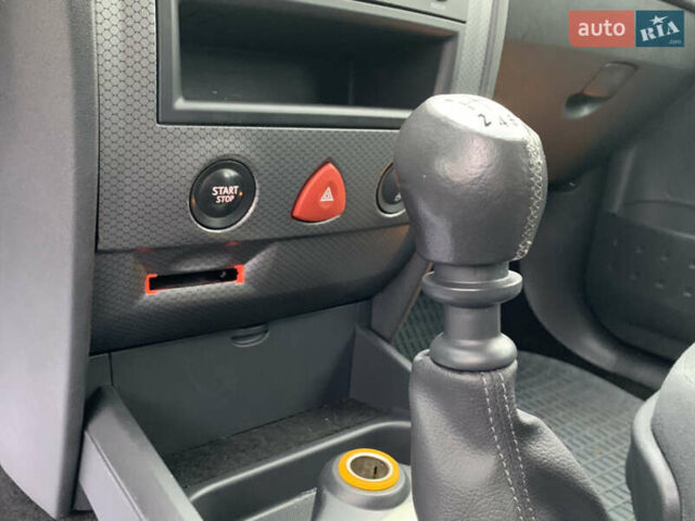 Рено Меган 2005 в Луцке на Automoto.ua Красный Рено Меган, объемом двигателя 2 л и пробегом 83 тыс. км за 4999 $, фото 85 на Automoto.ua